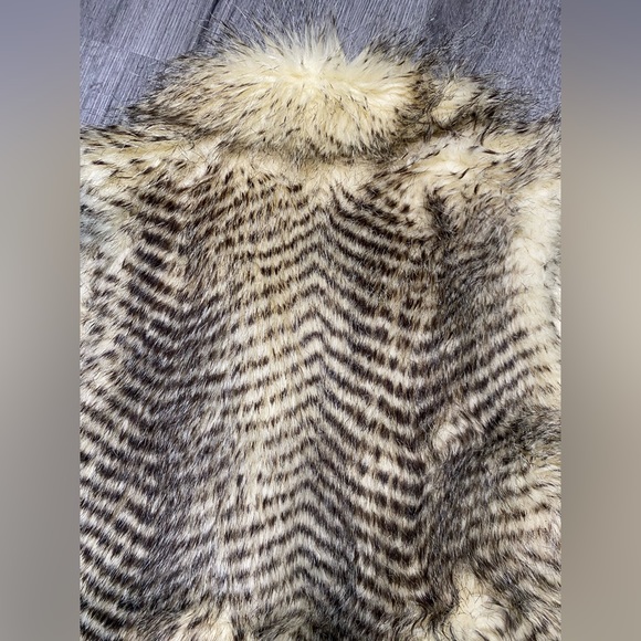 EMMELEE | Vintage Faux Fur Vest Size Small - Picture 4 of 6
